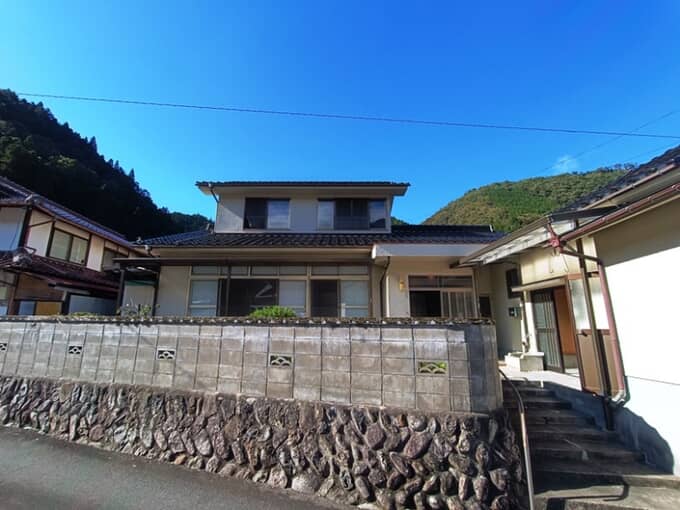 広島市 8 家財撤去済み！オール電化リフォームの家 平成27年にオール電化リフォーム済み。近くに畑もあります。