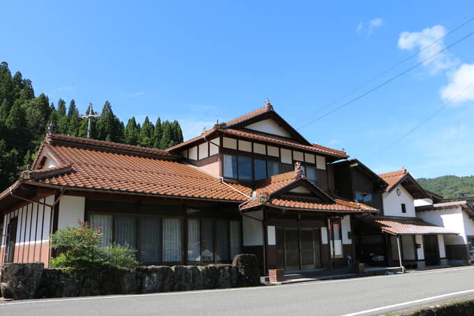 安芸太田町 372 キッチンが沢山あり2世帯住居としても可能！