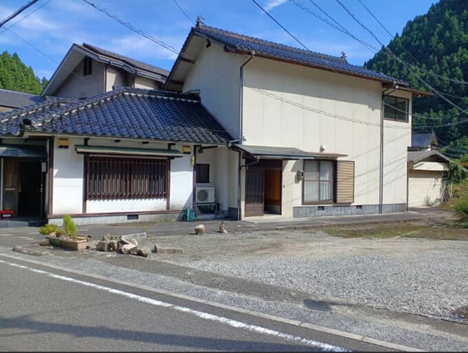 広島市 7 湯来ロッジ近く！店舗兼住宅です 1階は店舗仕様になっています。