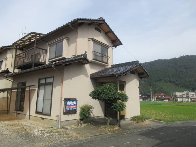 三次市 169 三次市市街地に近い、住宅街の角のおうち。6
