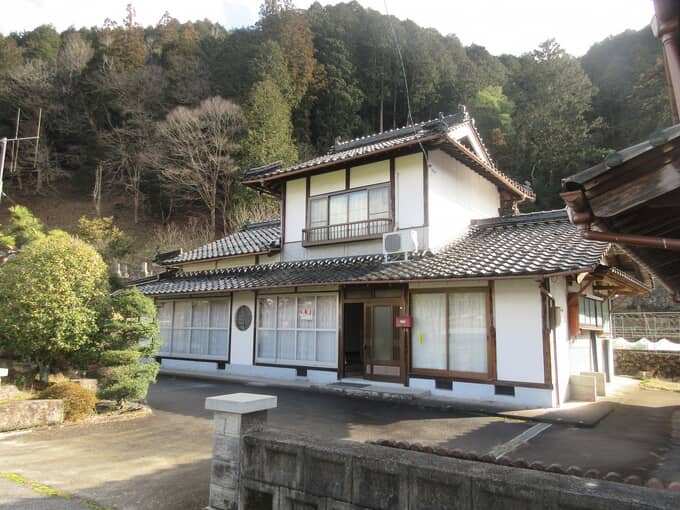 三次市 180 目の前には福塩線が通る、日当たり良好なおうち。
