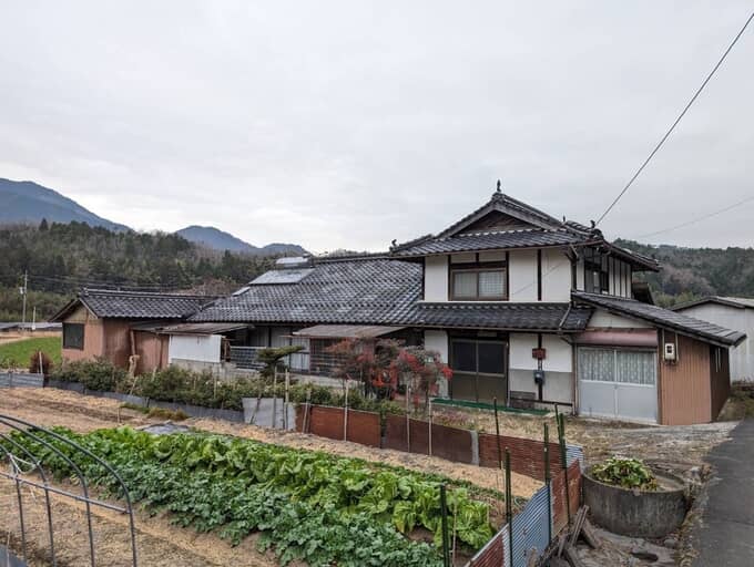 廿日市市 245175 メディアでも注目の浅原地域の収納たっぷり農地付き物件！