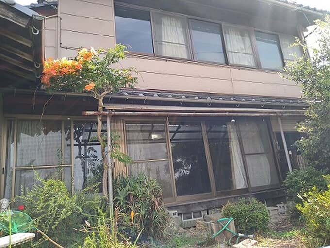 竹原市 169 山手川の路地に構える昔ながらの一軒家。 坂の上にたたずむ古民家。庭と昔ながらの間取りが風情のある物件です。