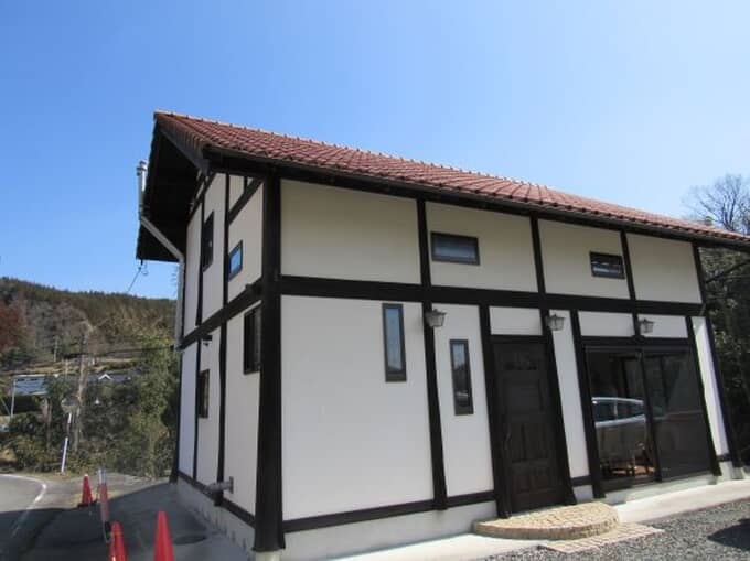 庄原市 1096 比較的築年数の浅い元店舗兼住宅の2階建て物件です。