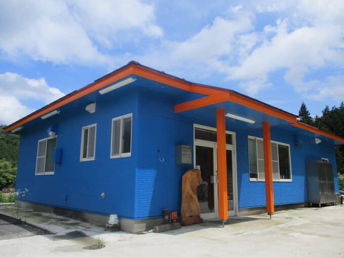 北広島町 437 カラフルな外観が目を引く平屋建て！事務所・店舗利用としても〇！豊平どんぐり村にほど近い立地です。