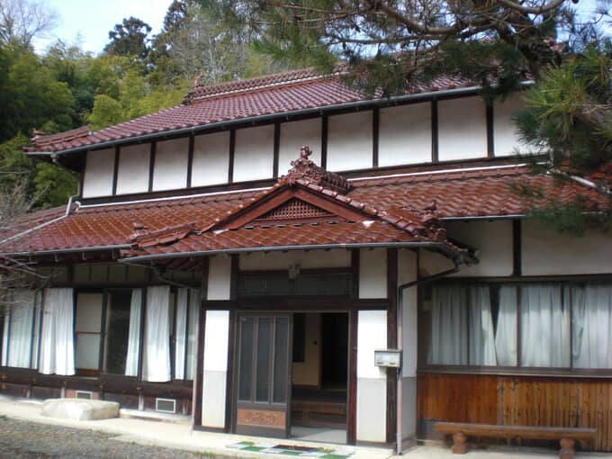 三原市 214 家屋が二棟あります。家庭菜園ができる物件です。