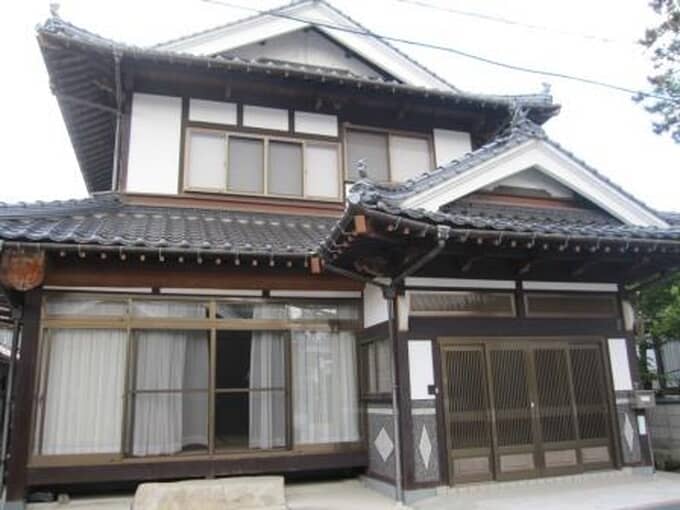 三次市 21 築浅でフリースペースの付いた2階建住宅
