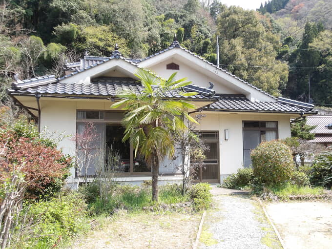 三次市 228 バス停、診療所、郵便局が近い、収納たっぷりな物件。